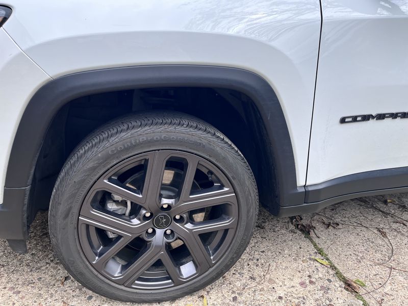 Front wheel, fender and COMPASS badge after the wash.